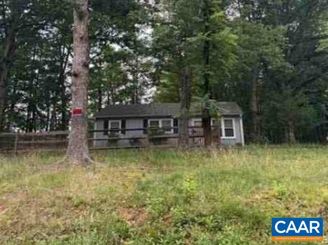 a view of house with front yard