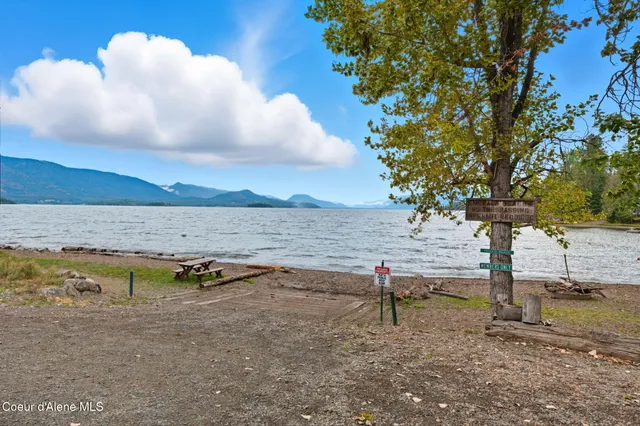 $499,999 | 113 Martin Bay Loop, Sagle, ID 83860