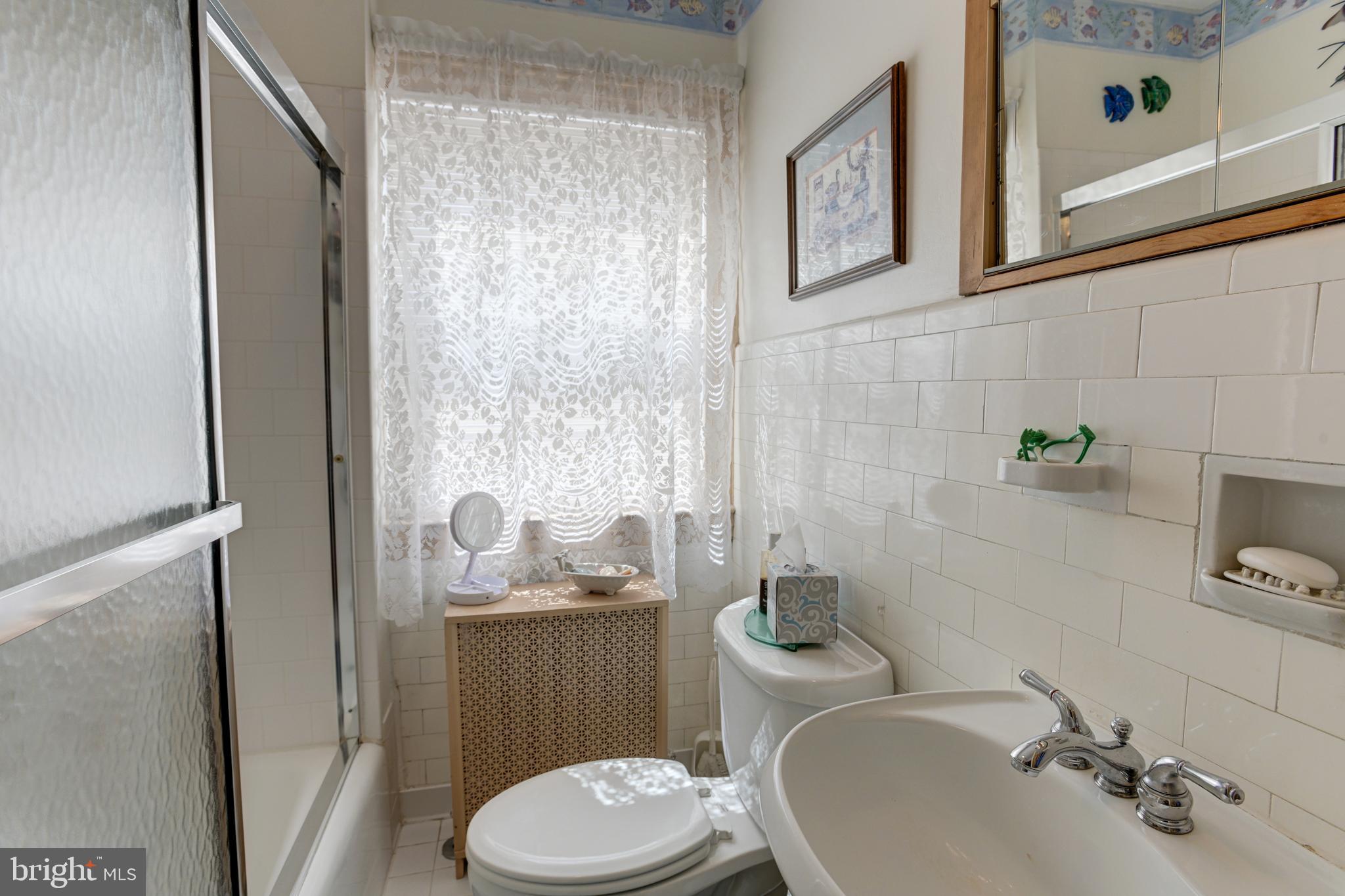 611 Kingston Road Baltimore, MD 21212 - Photo 29 of 44 Full bath in hall