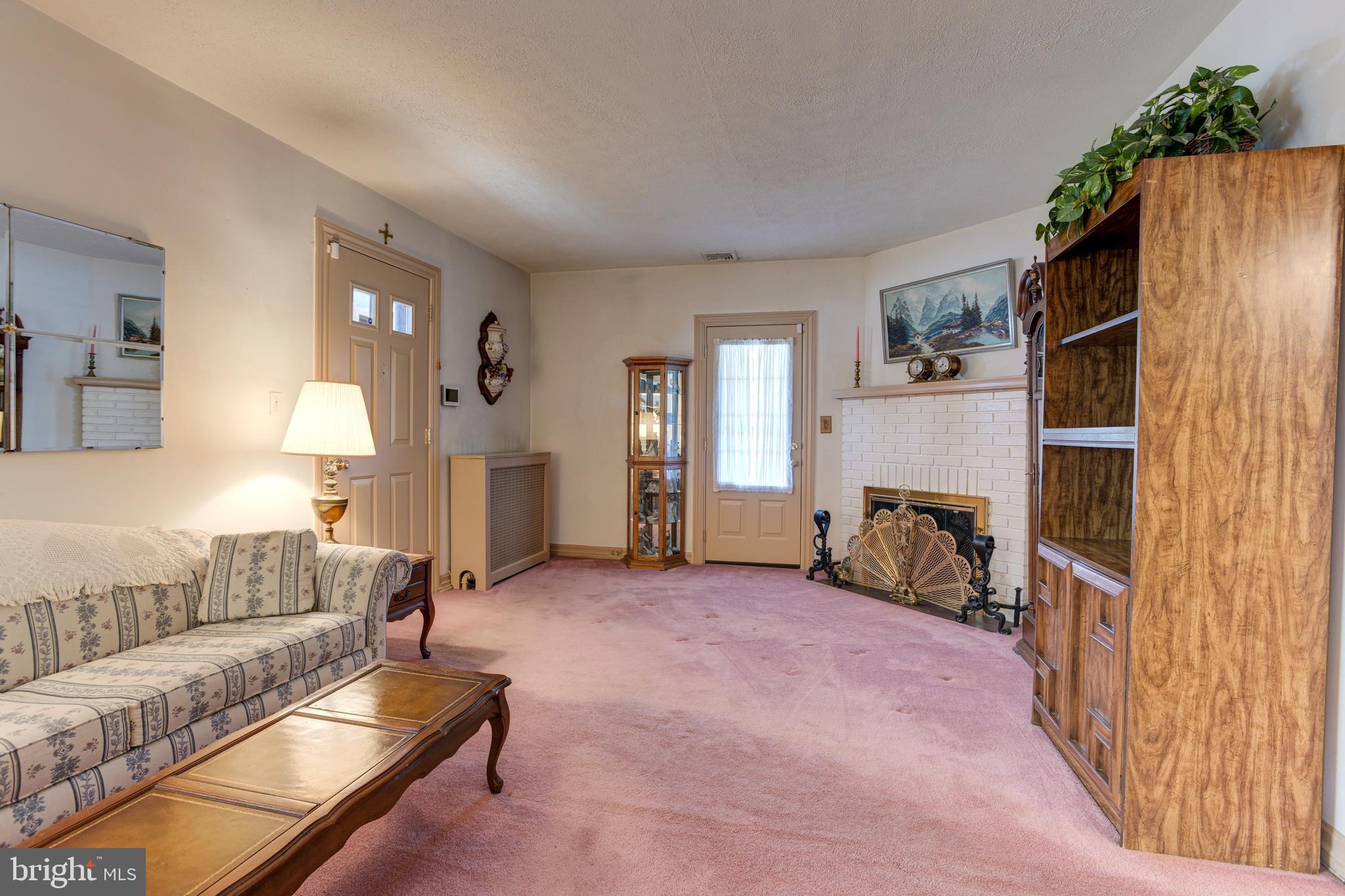 611 Kingston Road Baltimore, MD 21212 - Photo 6 of 44 Rectangular room with tons of space