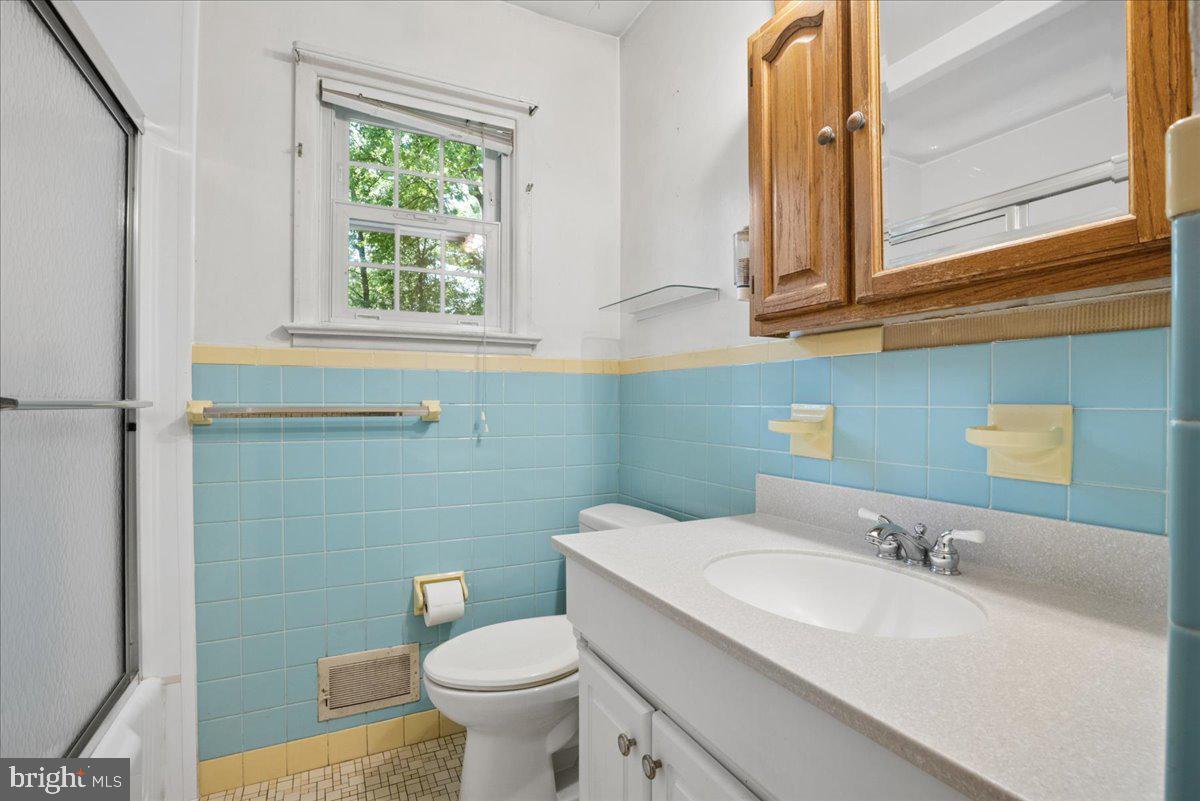 171 1 Mile Road Cranbury, NJ 08512 - Photo 17 of 39 Bathroom