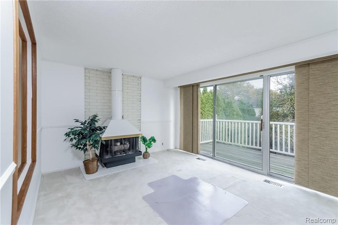 642 Perrien Place Grosse Pointe, MI 48236 - Photo 18 of 44 018-Sitting_Room-2185679-large.jpg