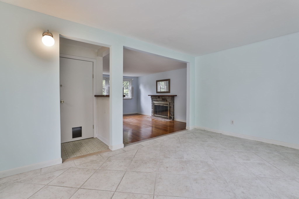 32 Silver Hill Road Maynard, MA 01754 - Photo 12 of 34