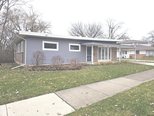 $179,990 | 434 Shabbona Drive, Park Forest, IL 60466