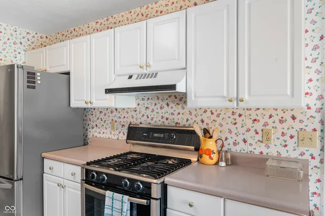 $324,900 | 104 West Hillsboro Drive, Pendleton, IN 46064