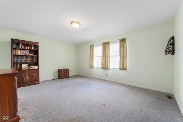 $324,900 | 104 West Hillsboro Drive, Pendleton, IN 46064