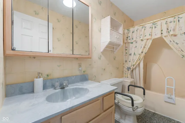 $324,900 | 104 West Hillsboro Drive, Pendleton, IN 46064