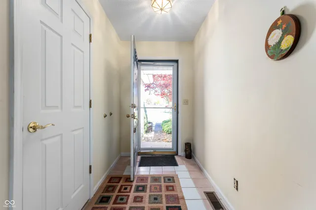 $324,900 | 104 West Hillsboro Drive, Pendleton, IN 46064