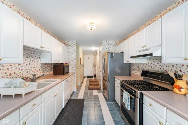 $324,900 | 104 West Hillsboro Drive, Pendleton, IN 46064