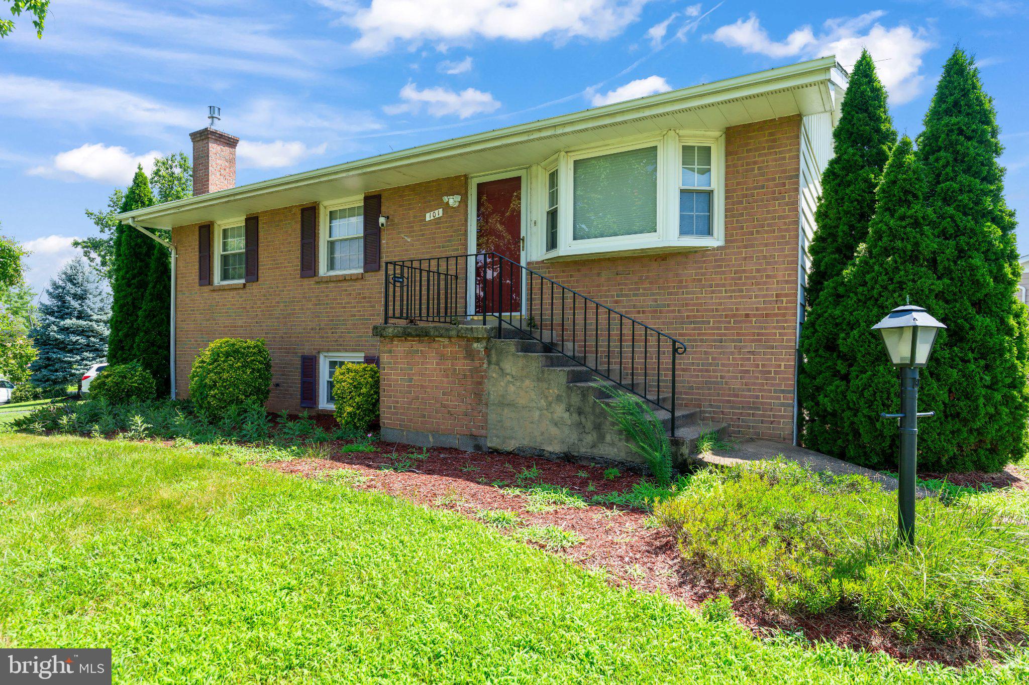 101 Williamsburg Road Sterling, VA 20164 - Photo 47 of 50 Charming brick home with lush greenery.