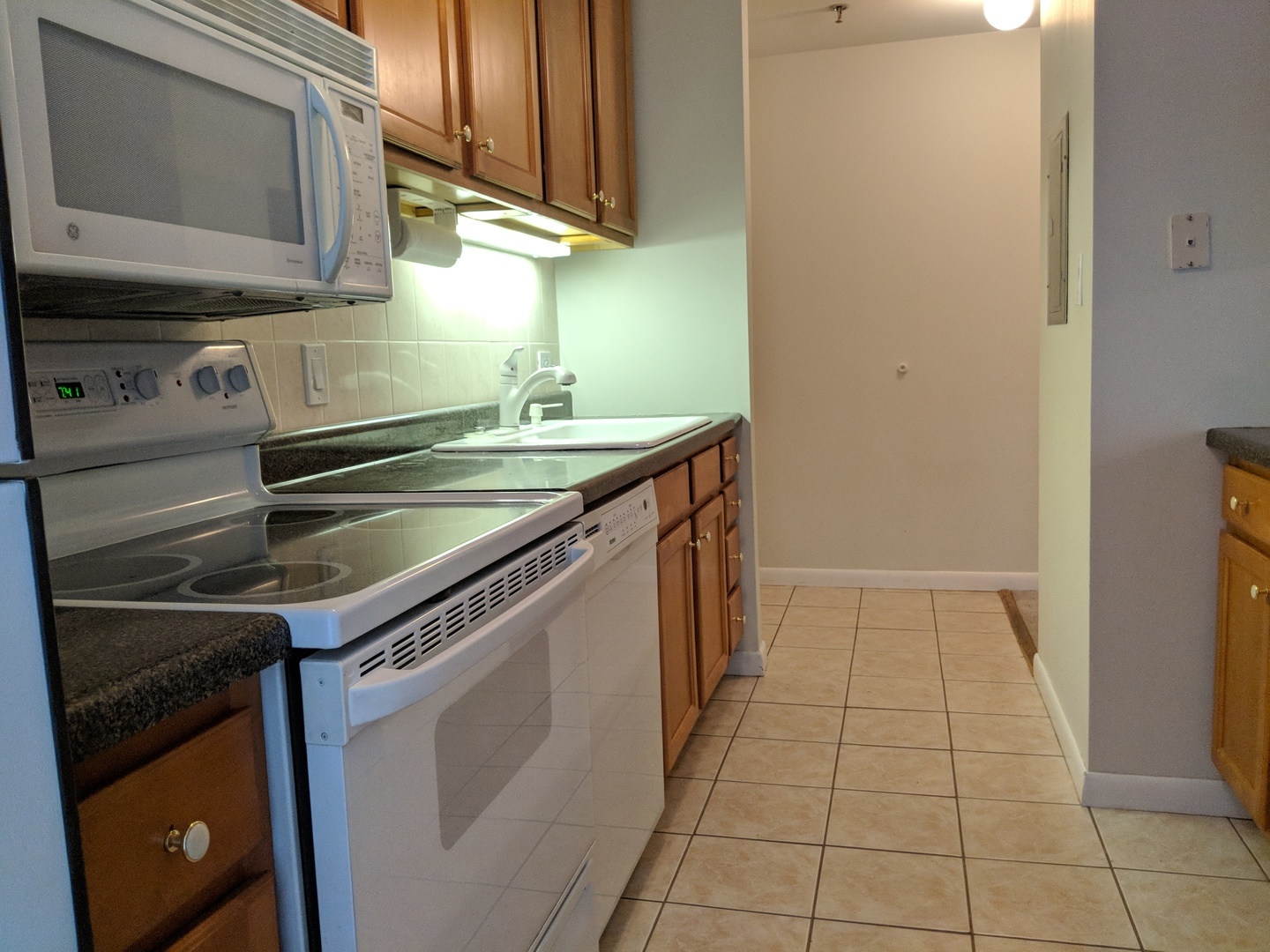 3255 Kirchoff Road, Unit 301 Rolling Meadows, IL 60008 - Photo 8 of 23