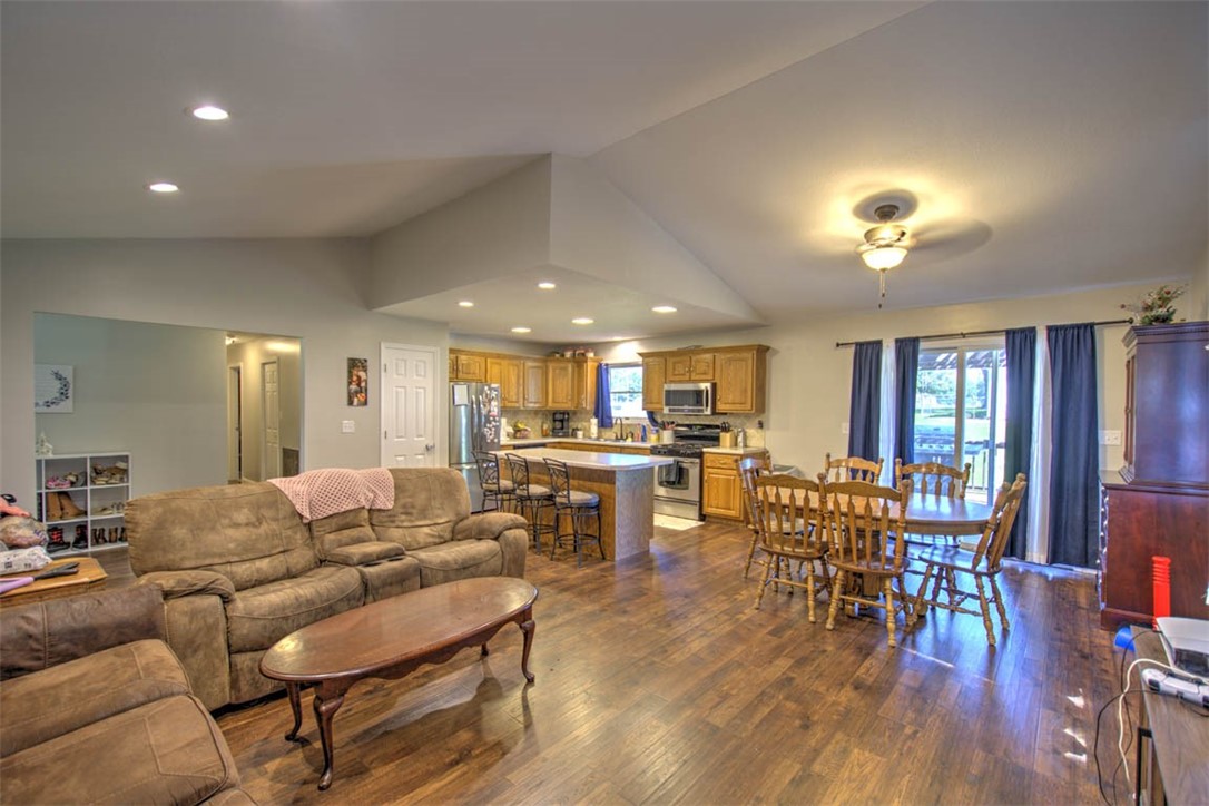 5620 East Firehouse Road Decatur, IL 62521 - Photo 7 of 22