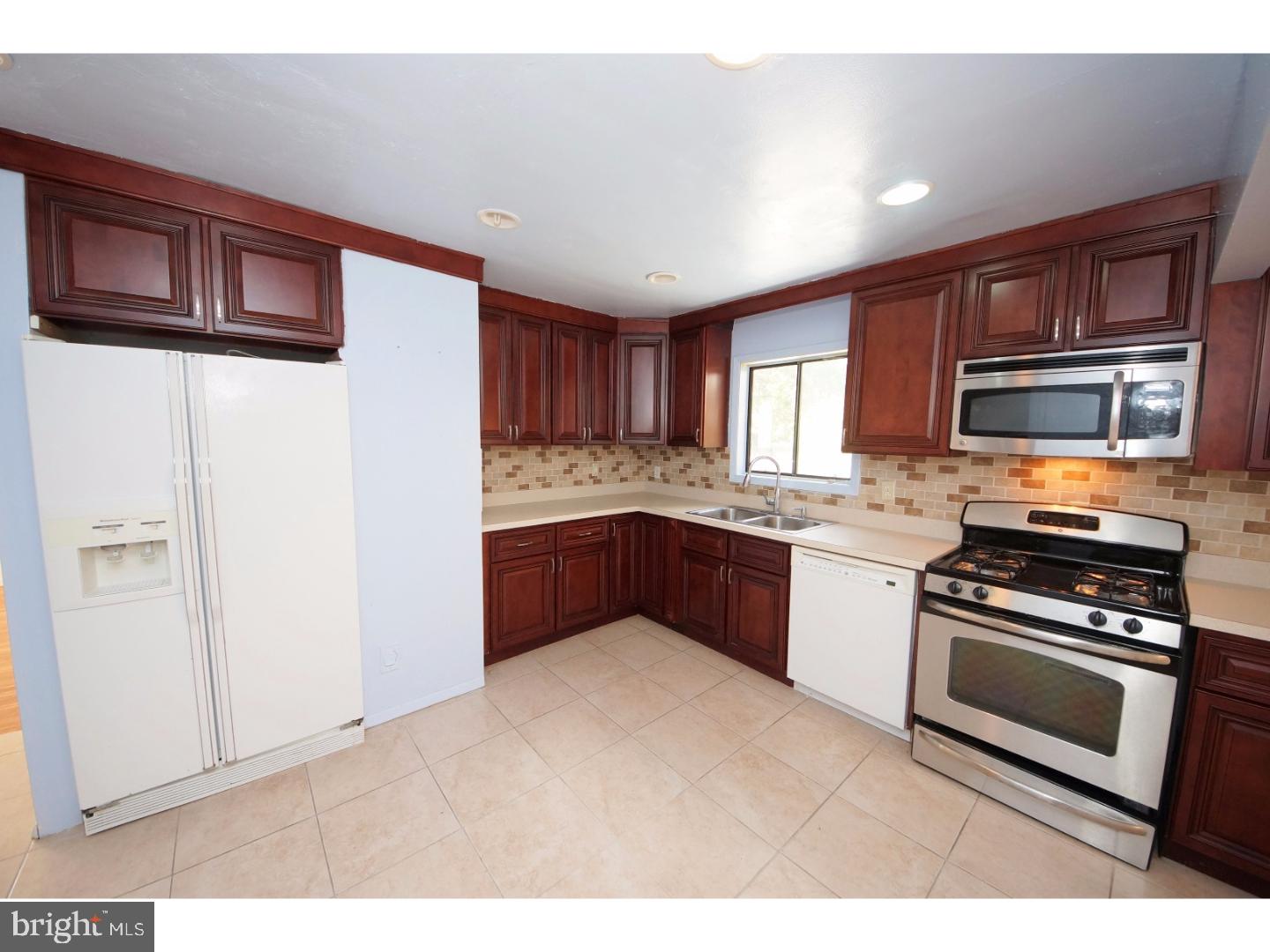 18 Pennington Road East Windsor, NJ 08520 - Photo 4 of 25 Gallery Image 4