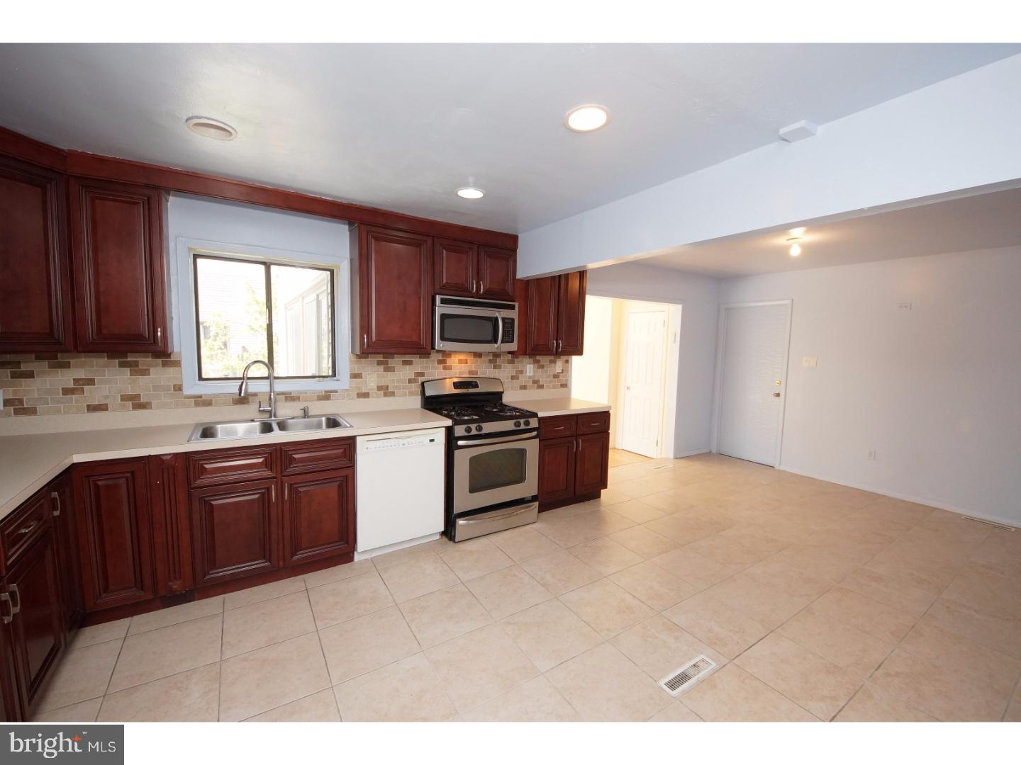 18 Pennington Road East Windsor, NJ 08520 - Photo 5 of 25 Gallery Image 5