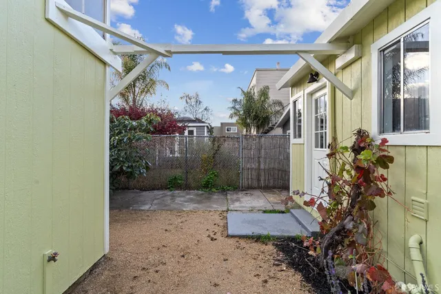 $2,650 | 689 43rd Street, Oakland, CA 94609