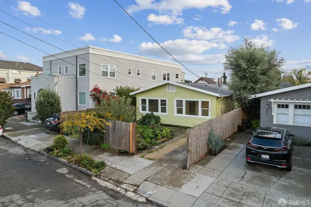 $2,650 | 689 43rd Street, Oakland, CA 94609