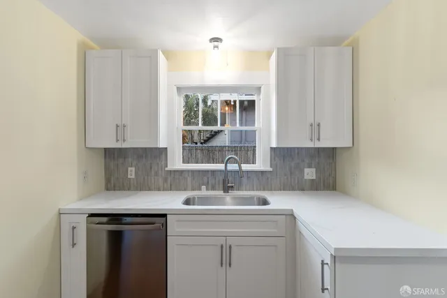 $2,650 | 689 43rd Street, Oakland, CA 94609