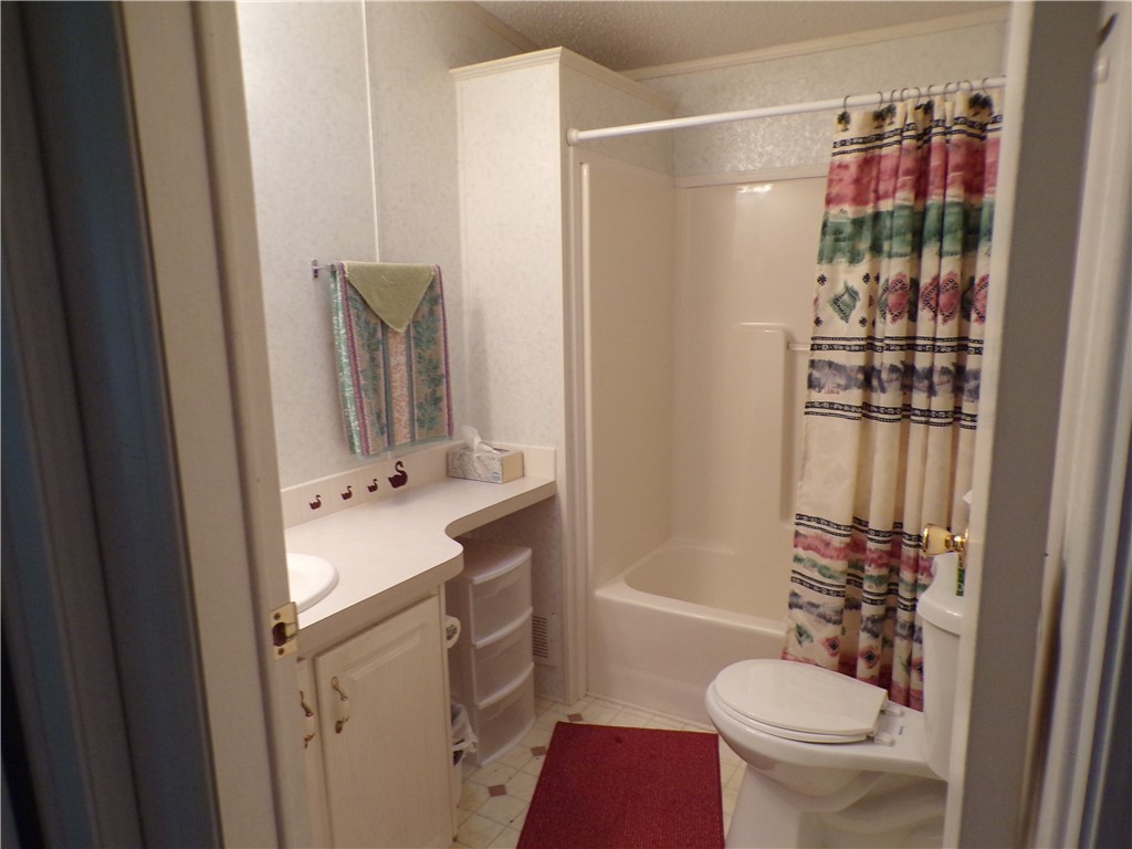 941 Wren Circle Sebastian, FL 32976 - Photo 12 of 16 a bathroom with a sink toilet and shower