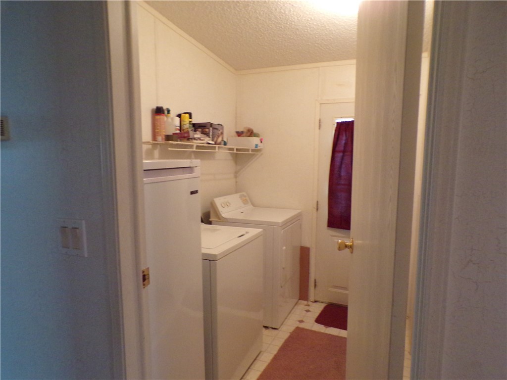 941 Wren Circle Sebastian, FL 32976 - Photo 14 of 16 a bathroom with a sink and mirror