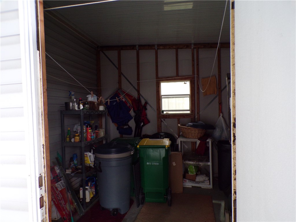 941 Wren Circle Sebastian, FL 32976 - Photo 16 of 16 a room with musical instruments