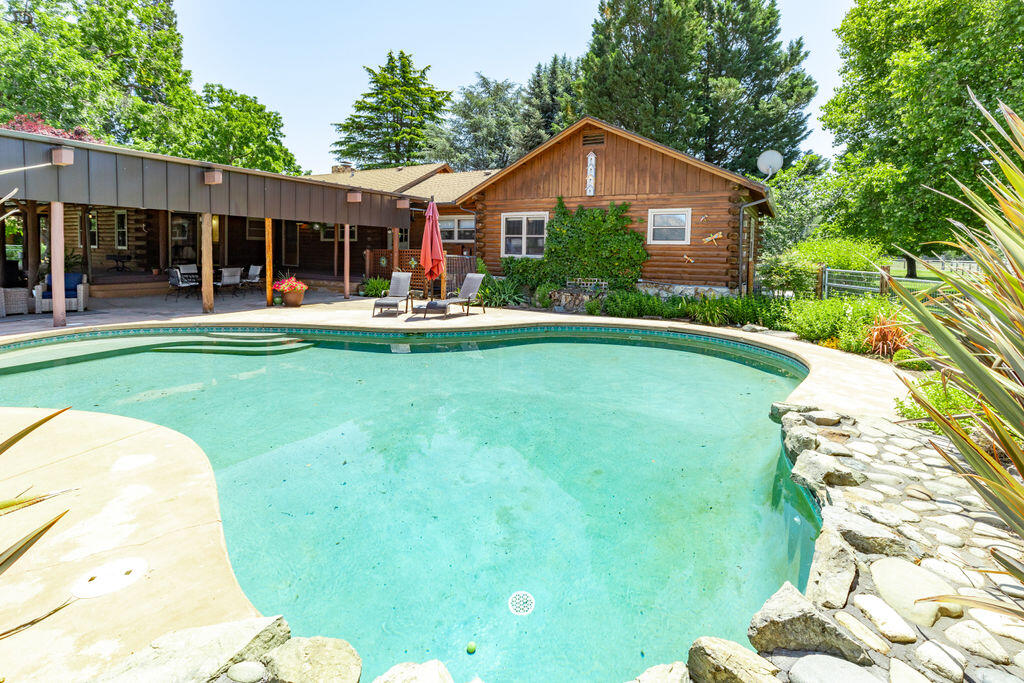 900 Hamilton Road Jacksonville, OR 97530 - Photo 5 of 159 6