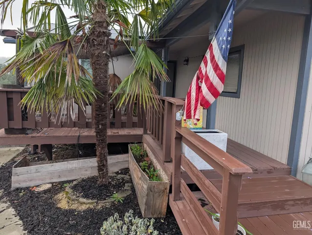 a view of small yard with a patio