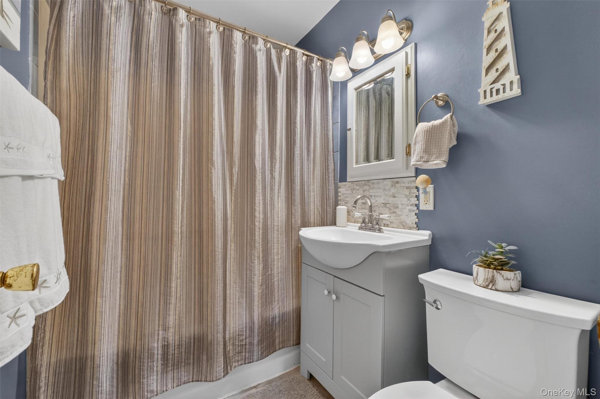 25 High Road Montrose, NY 10548 - Photo 19 of 42 Updated Main Hall Bath