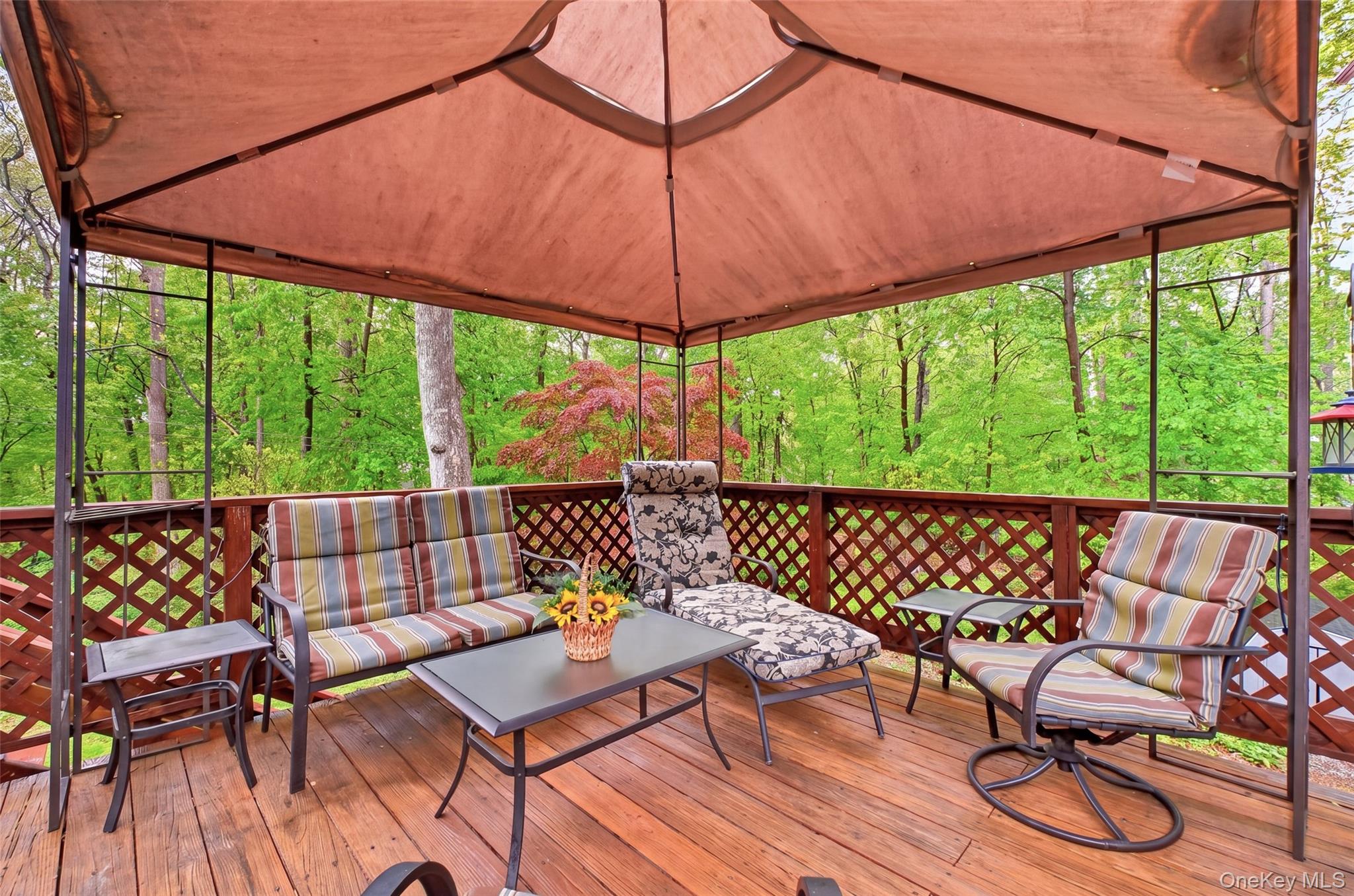 25 High Road Montrose, NY 10548 - Photo 34 of 42 Plenty of seating to enjoy conversations