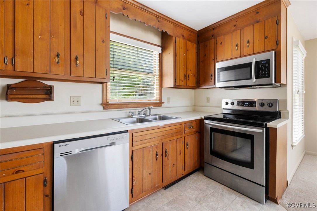 14707 Inlet Court Chesterfield, VA 23832 - Photo 4 of 19 Updated stainless steel oven and microwave