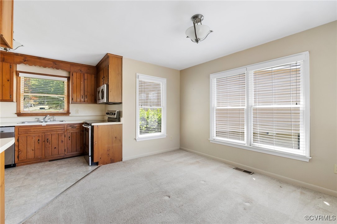 14707 Inlet Court Chesterfield, VA 23832 - Photo 6 of 19 Bright Sunny Eating area
