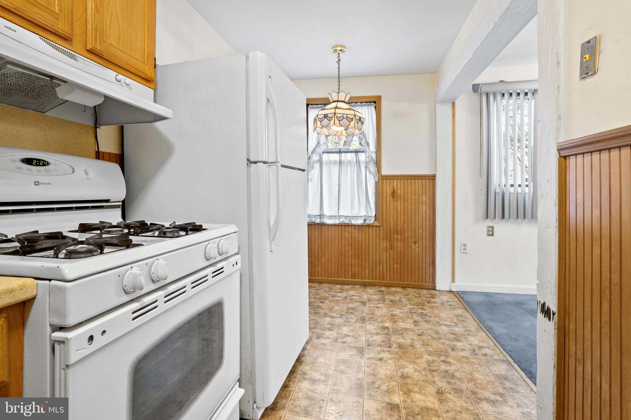 969 Grant Road Folcroft, PA 19032 - Photo 10 of 20 a kitchen with a stove and a refrigerator