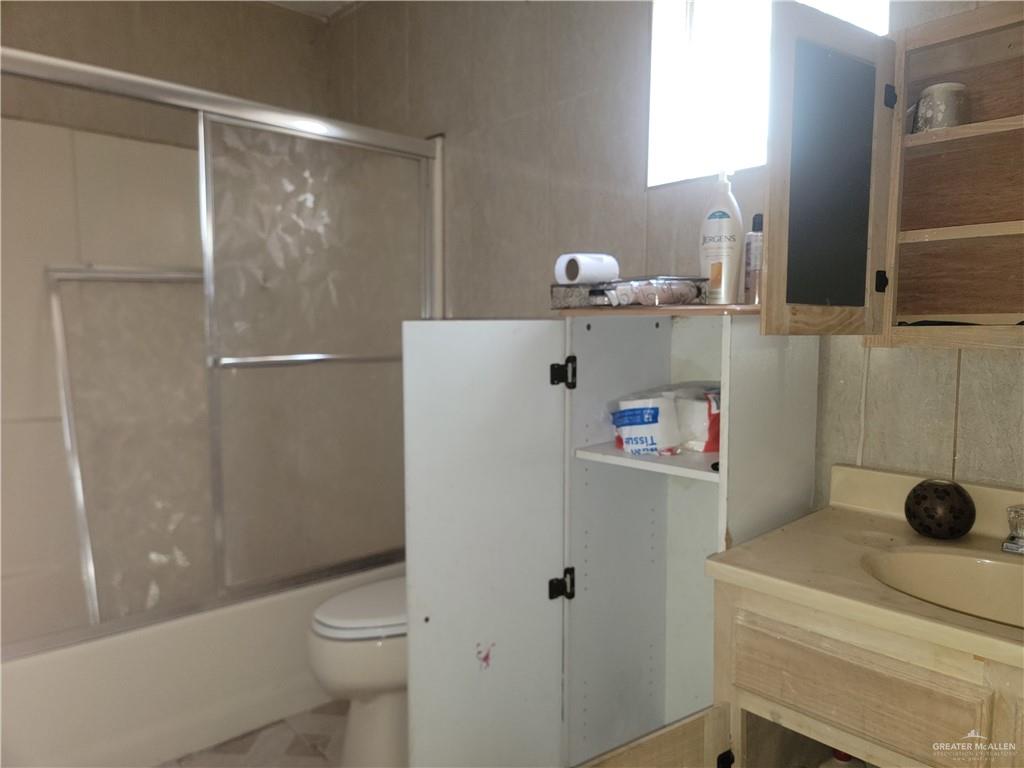 2132 Azteca Avenue McAllen, TX 78503 - Photo 15 of 17 a bathroom with a shower and toilet