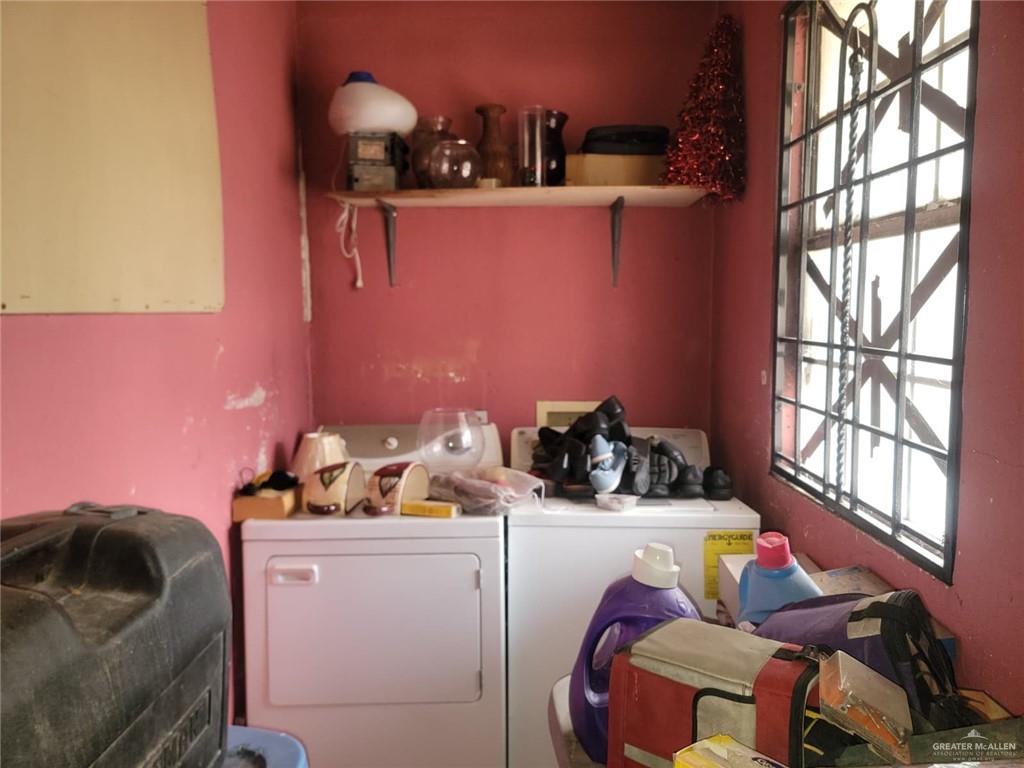 2132 Azteca Avenue McAllen, TX 78503 - Photo 16 of 17 a room with furniture and window