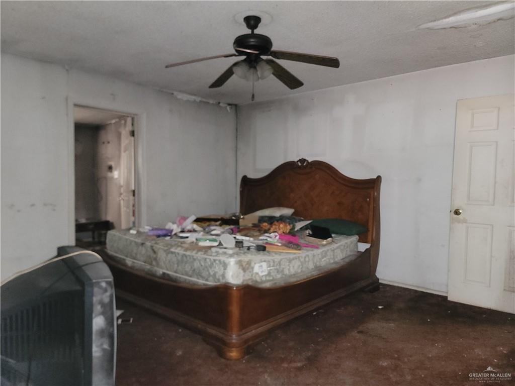 2132 Azteca Avenue McAllen, TX 78503 - Photo 5 of 17 a living room with furniture