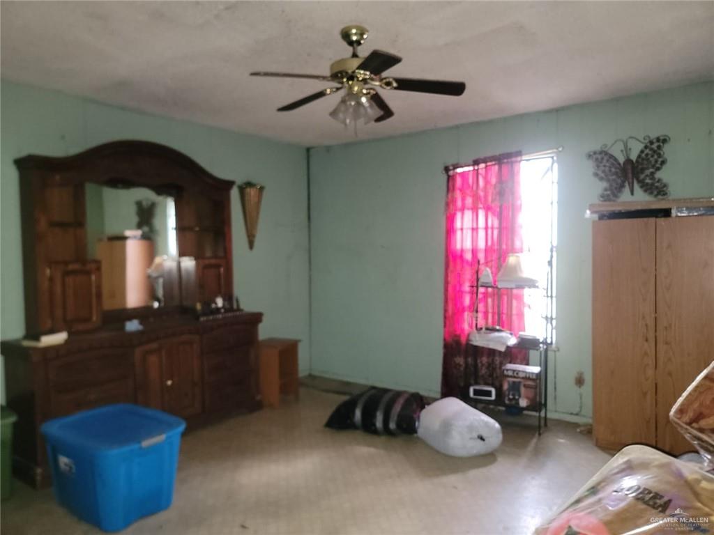 2132 Azteca Avenue McAllen, TX 78503 - Photo 9 of 17 a living room with furniture