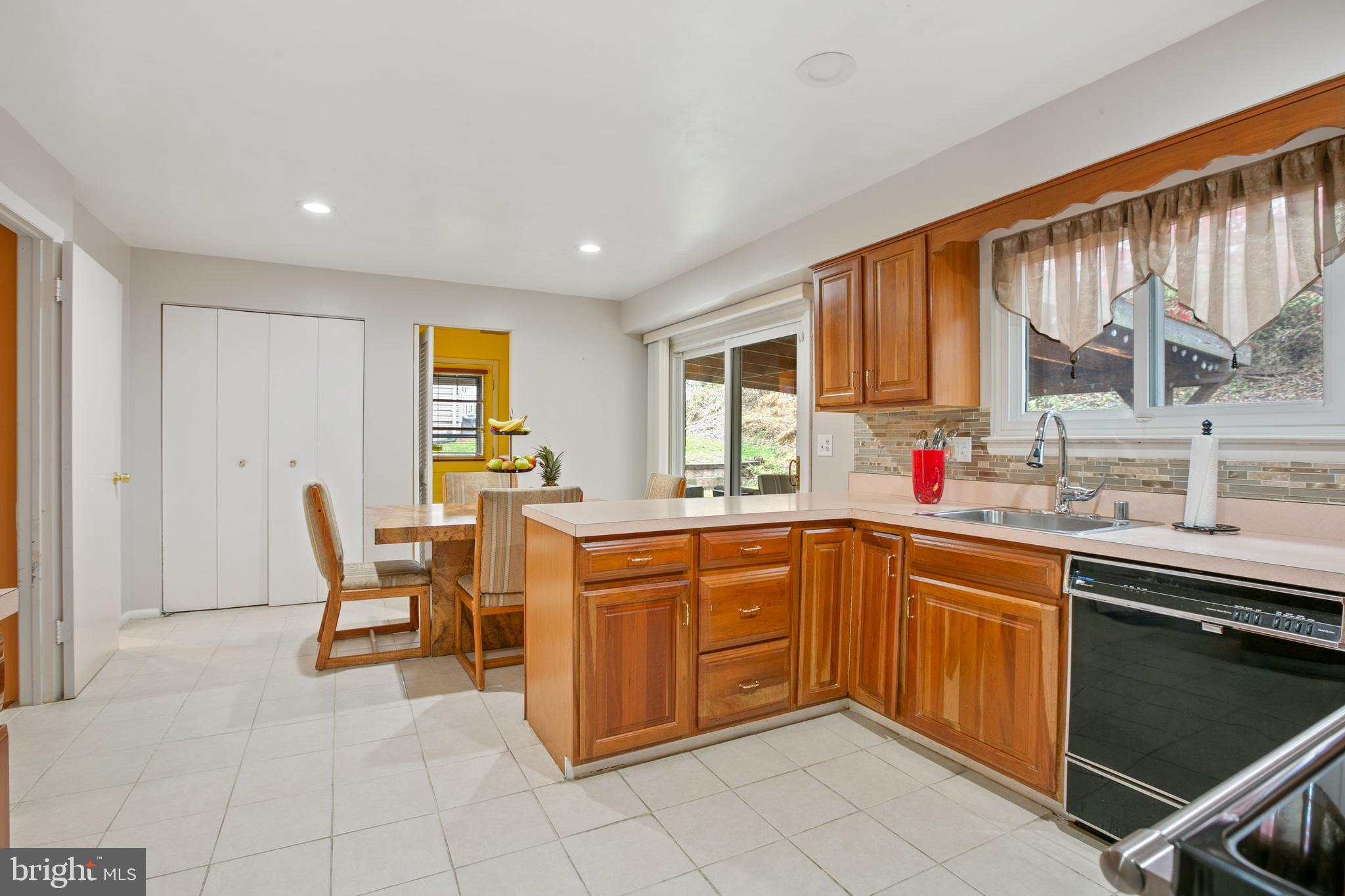 4607 Hawksbury Road Baltimore, MD 21208 - Photo 14 of 41