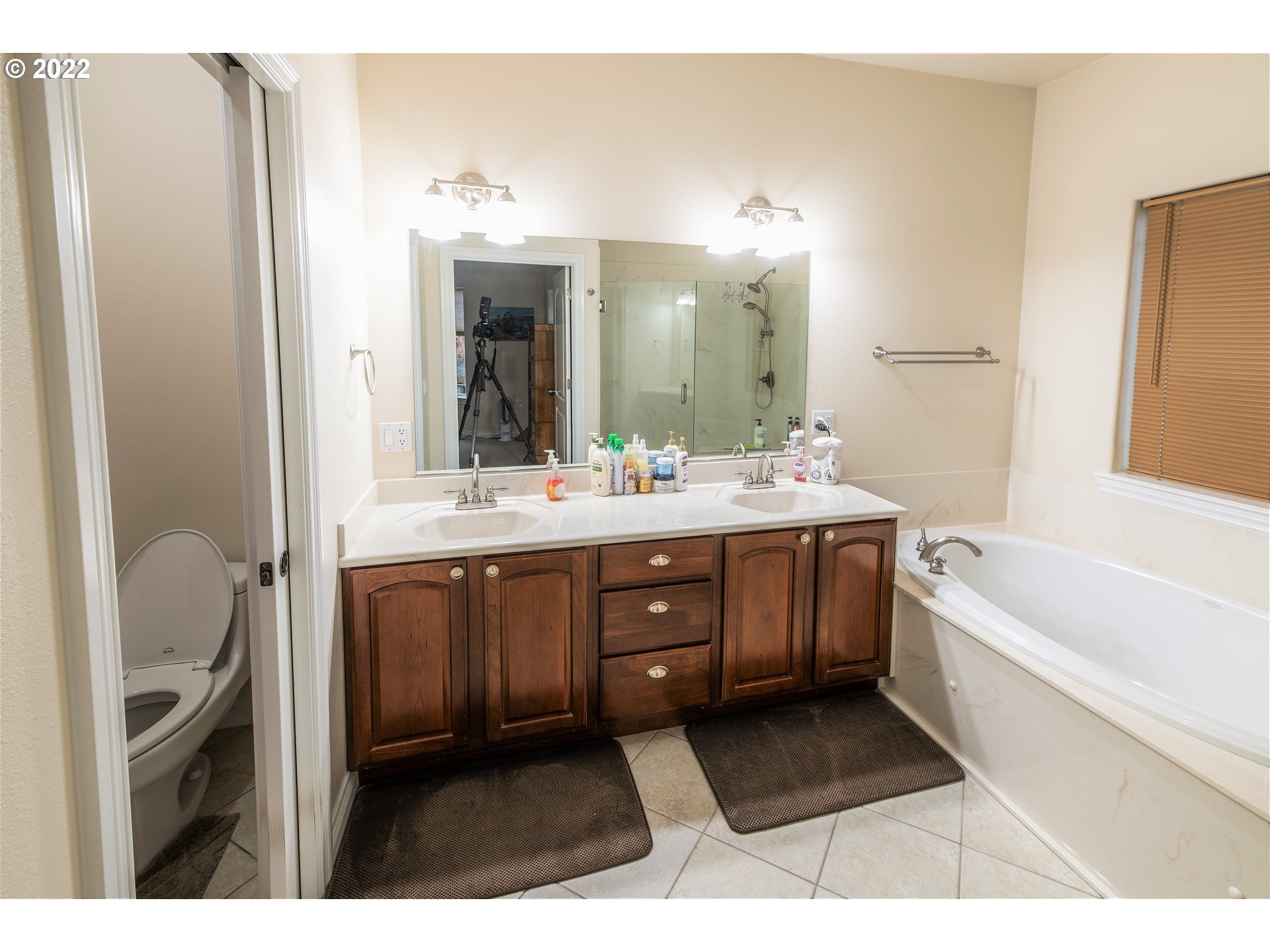 235 Boyer Road Grants Pass, OR 97526 - Photo 19 of 27 a bathroom with a tub a double vanity sink and mirror