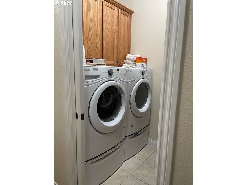 235 Boyer Road Grants Pass, OR 97526 - Photo 21 of 27 a utility room with dryer and washer