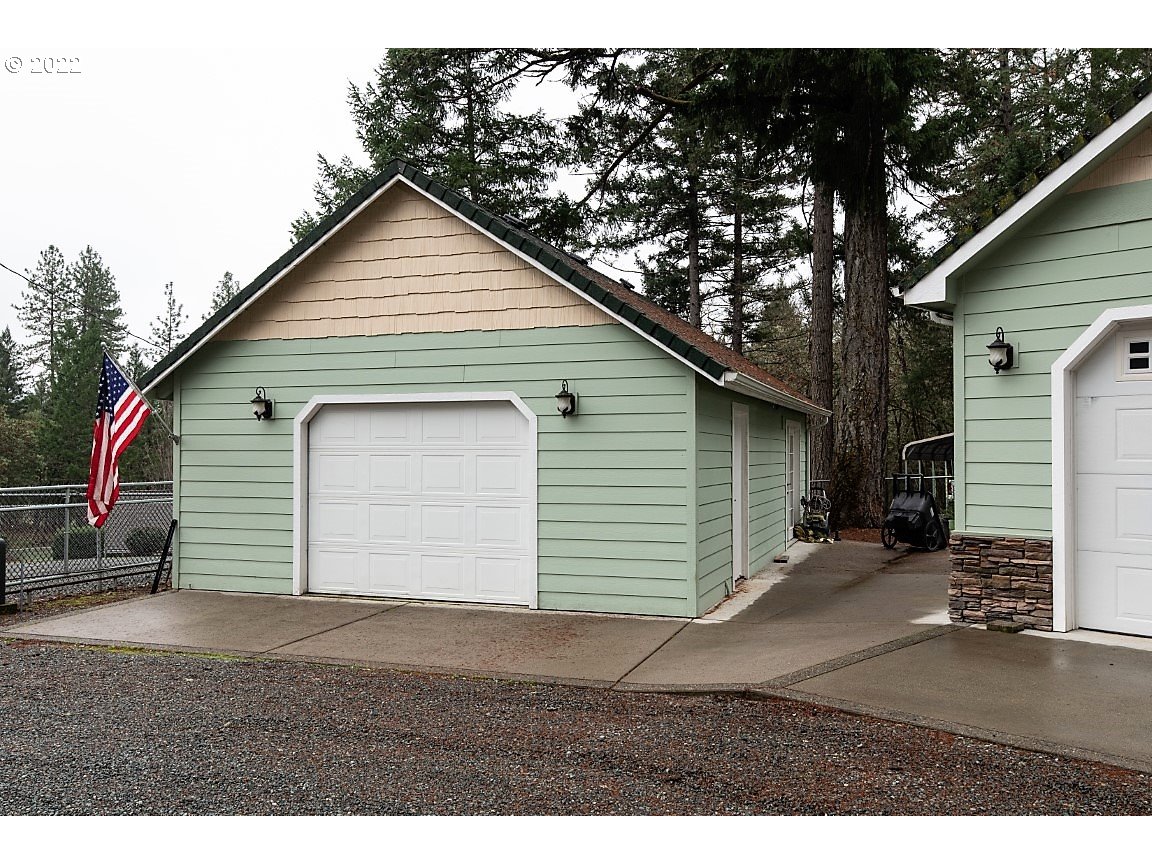 235 Boyer Road Grants Pass, OR 97526 - Photo 3 of 27 a view of outdoor space and yard