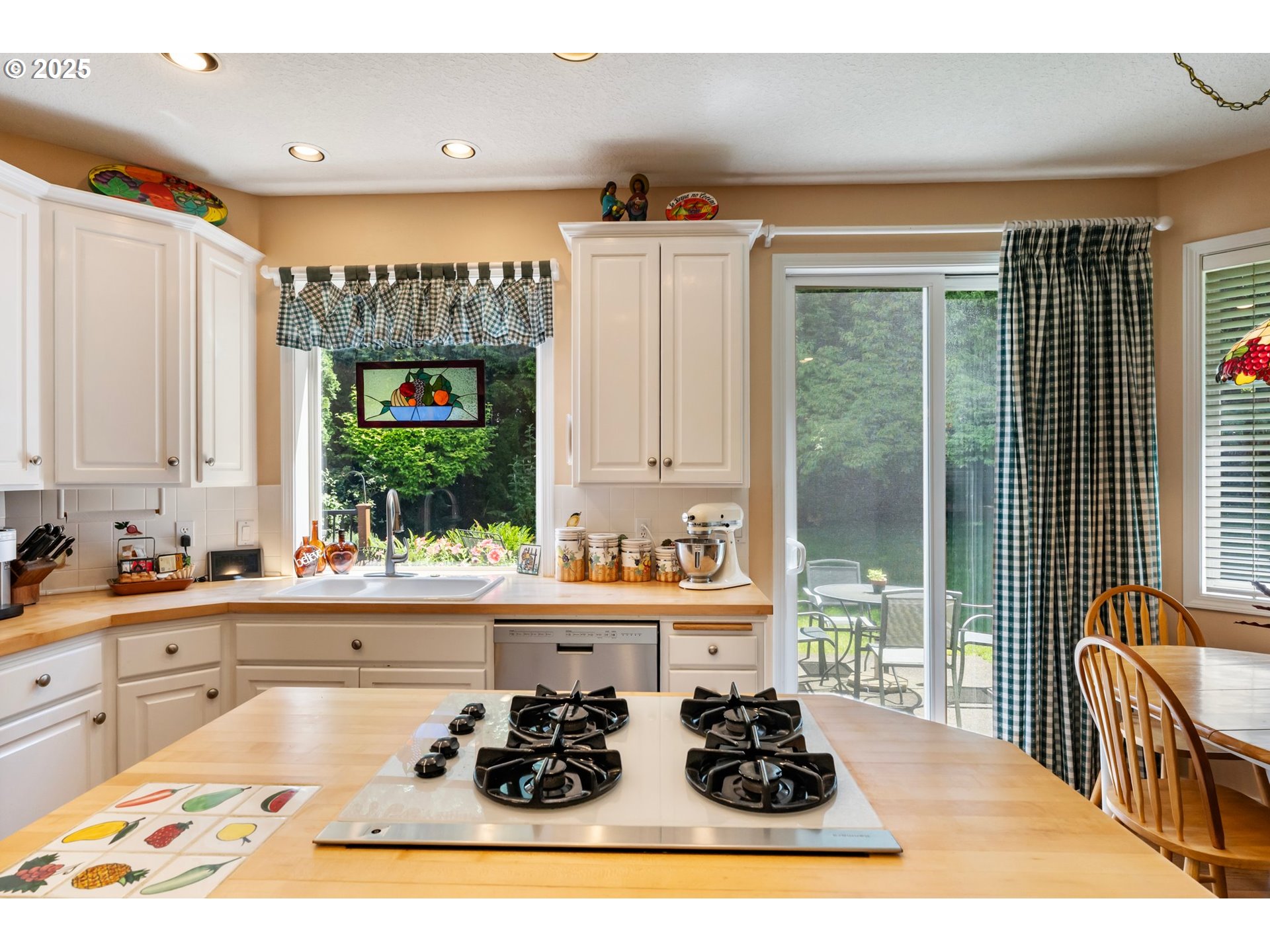 19720 Spring Ridge Drive West Linn, OR 97068 - Photo 13 of 44 Kitchen