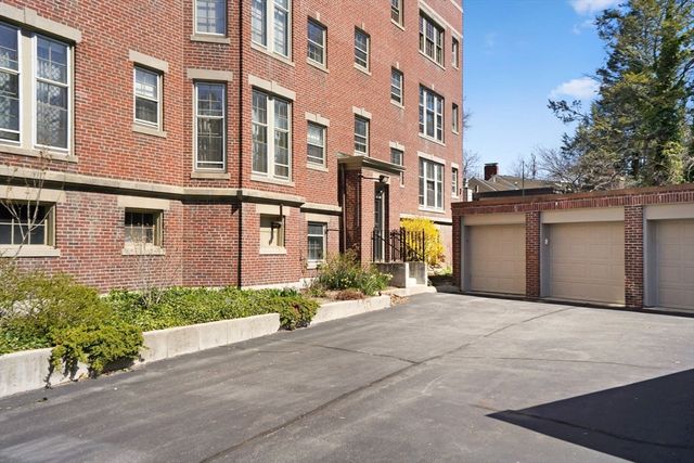 $800,000 | 240 Brattle Street, Unit 42, Cambridge, MA 02138