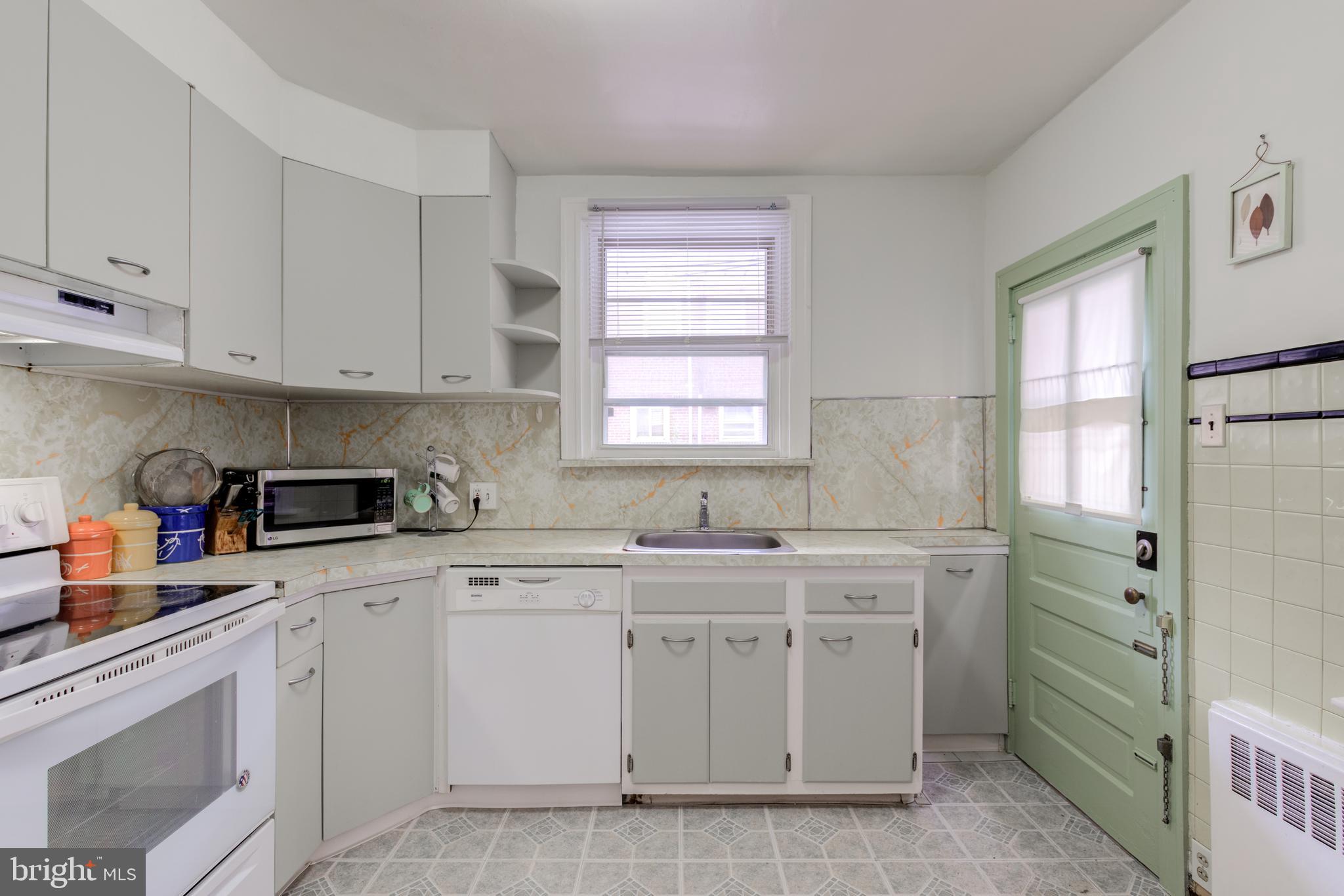344 Margate Road Upper Darby, PA 19082 - Photo 17 of 39 Kitchen