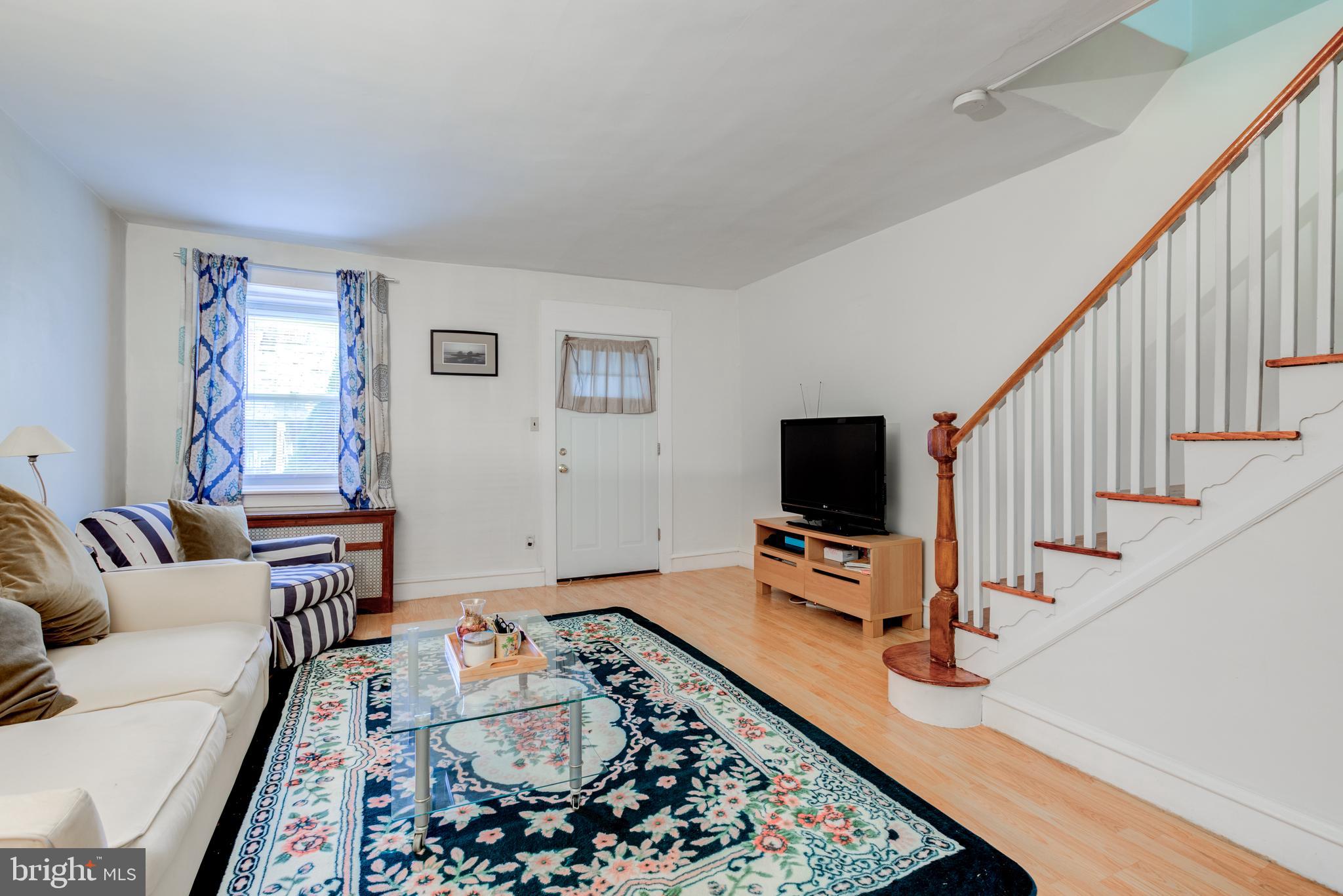 344 Margate Road Upper Darby, PA 19082 - Photo 10 of 39 Living Room
