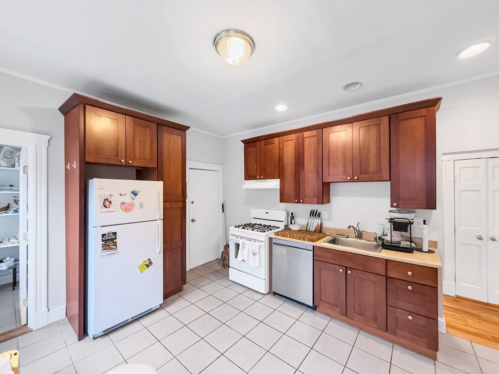 593 Centre Street, Unit 3 Boston, MA 02130 - Photo 3 of 12