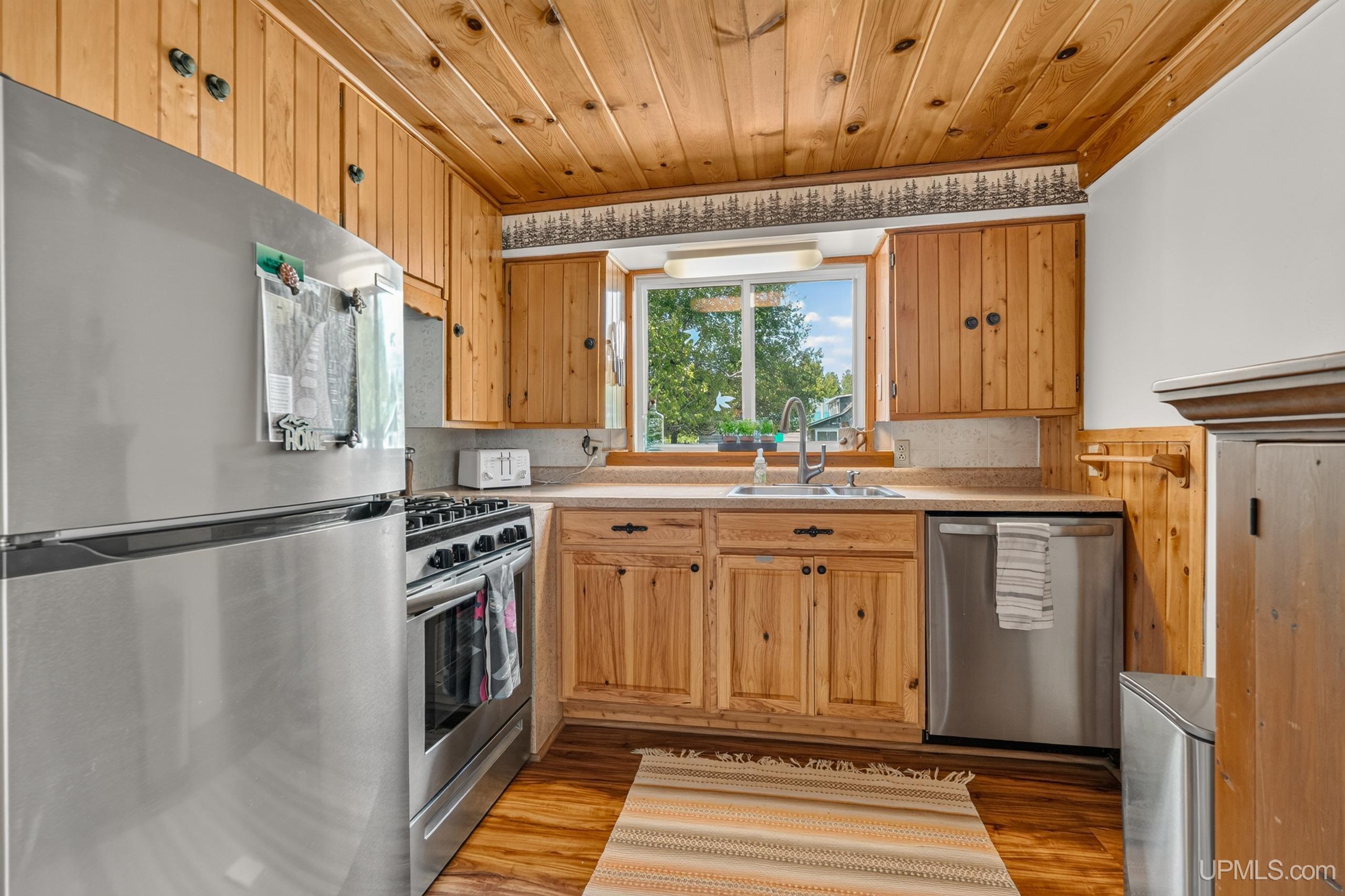 703 Corbridge Road Gulliver, MI 49840 - Photo 13 of 77