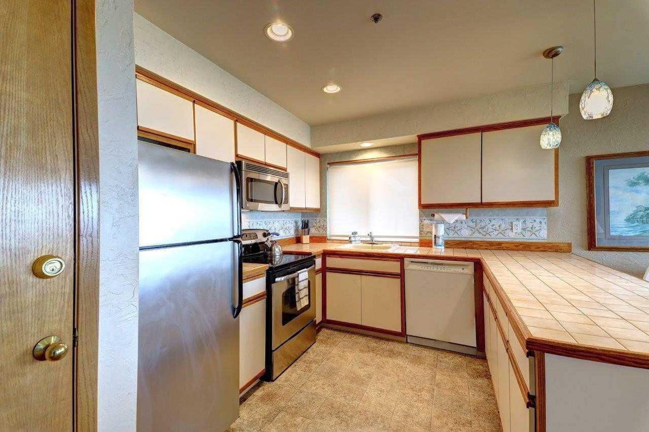 561 South Promenade Seaside, OR 97138 - Photo 10 of 35 Beach Club condo kitchen