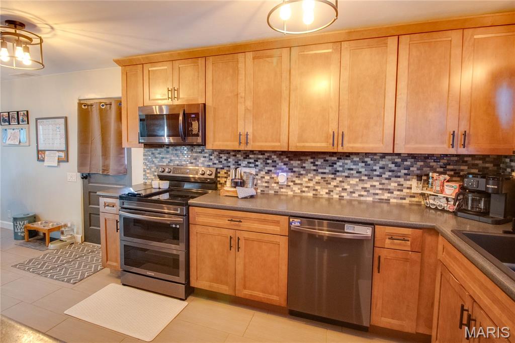 1011 Danforth Street Alton, IL 62002 - Photo 12 of 39