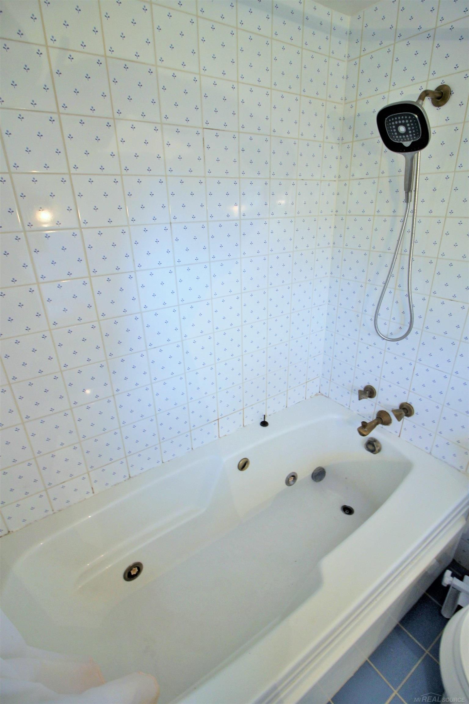 1018 Nottingham Road Grosse Pointe, MI 48230 - Photo 32 of 59 50088890-31.JPG