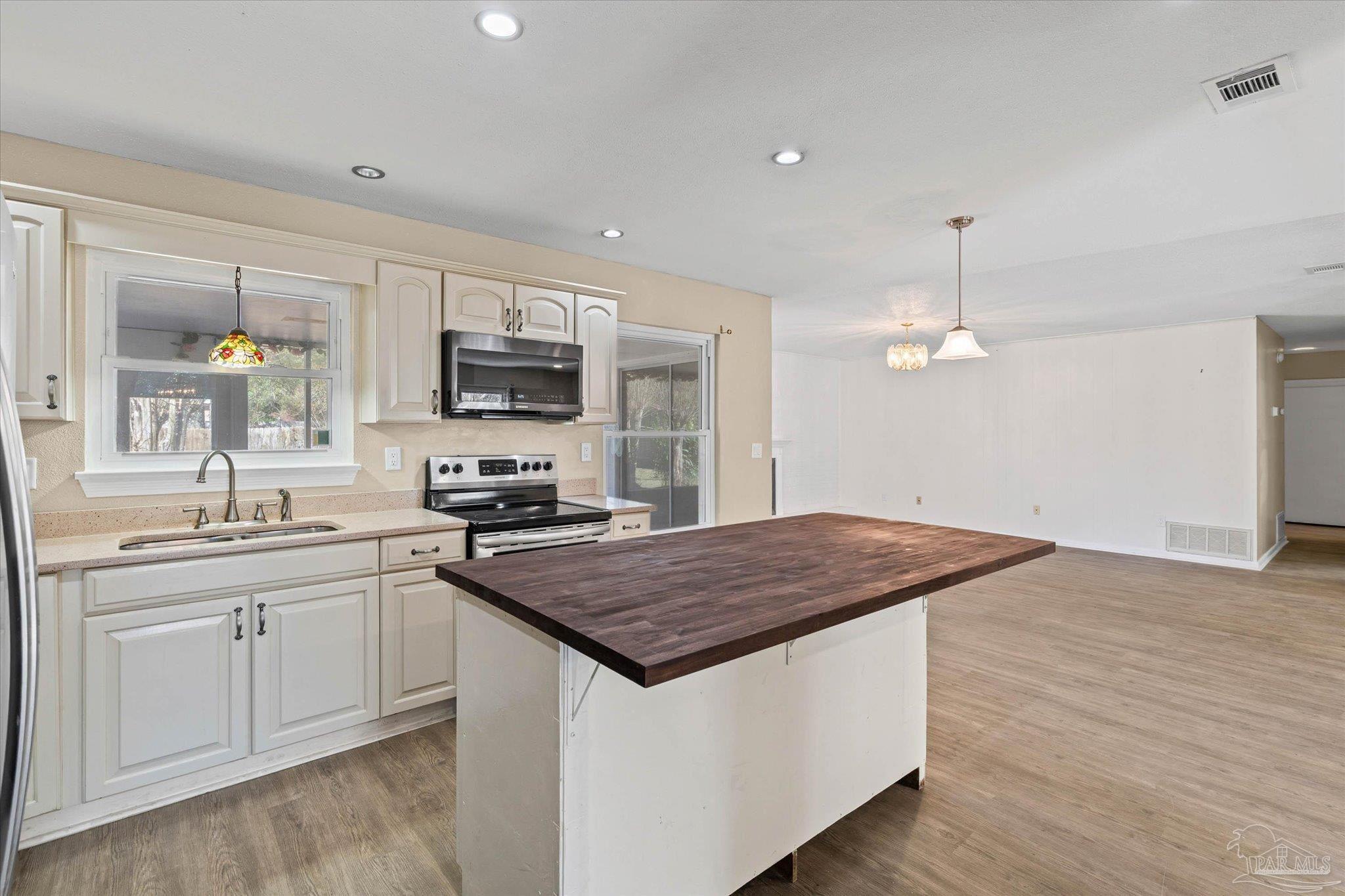 8229 Ridgefield Road Pensacola, FL 32514 - Photo 11 of 30