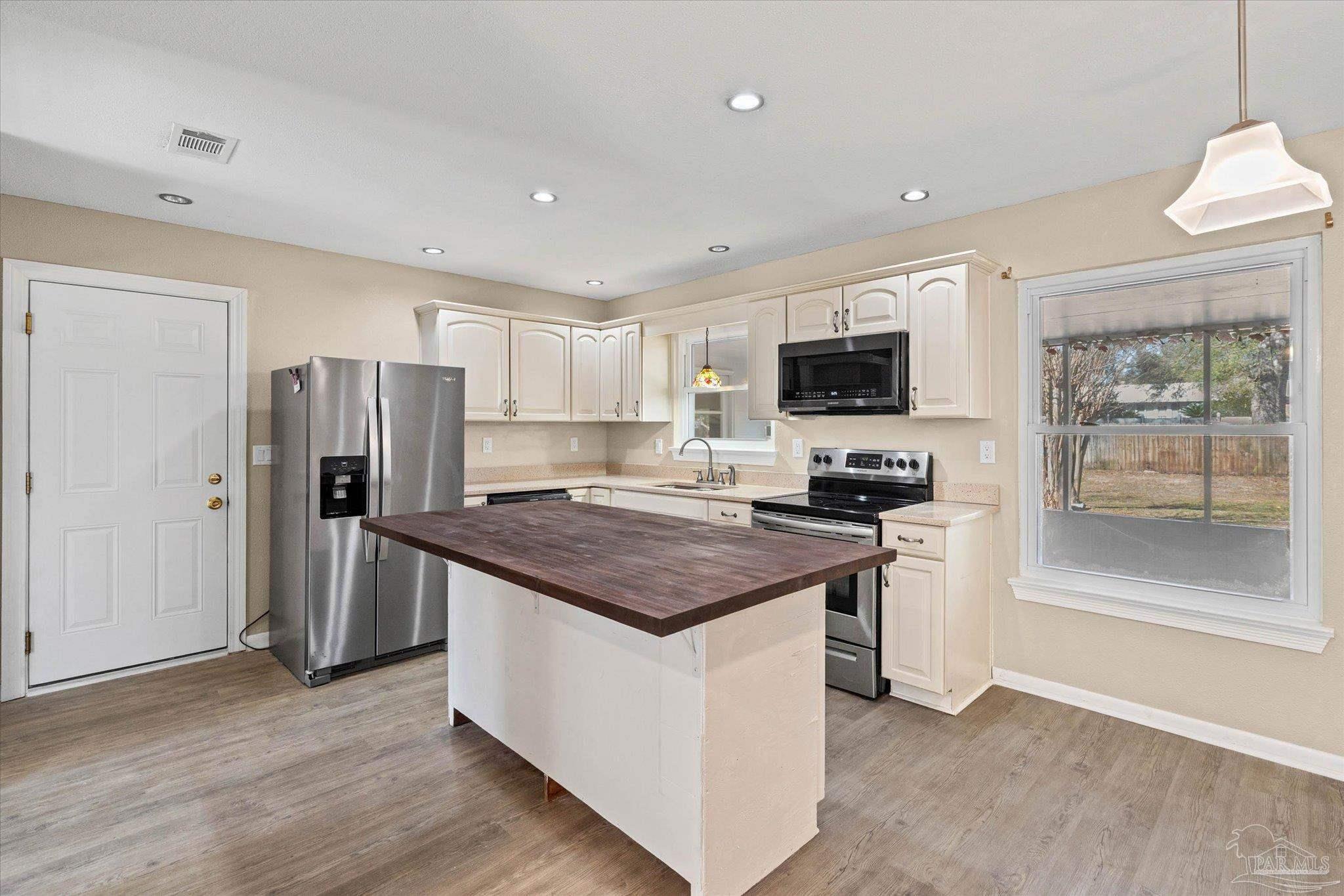 8229 Ridgefield Road Pensacola, FL 32514 - Photo 10 of 30